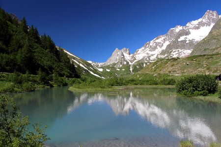 Migration trekking mountain photo