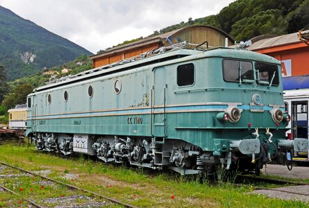 Six-axial electric locomotive hard