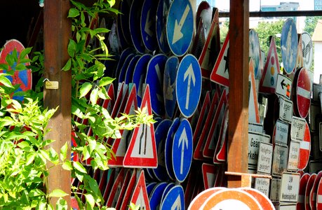 Street signs rules builder's yard