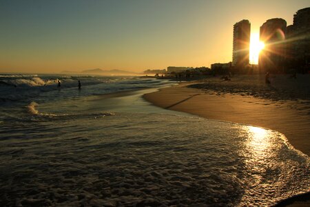 Sol eventide beira mar photo