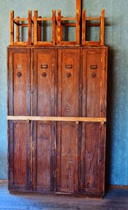 Cabinets lounge history