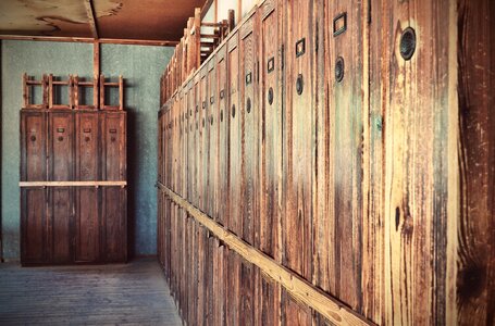 Cabinets lounge history