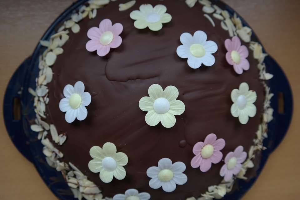 Chocolate cake ornament floral