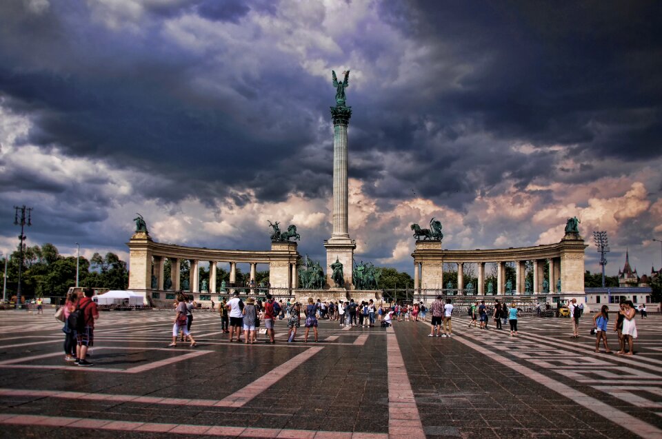 Half circle tourists monument