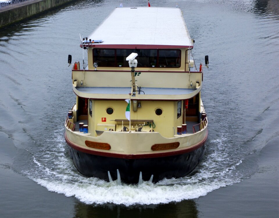 Water port container