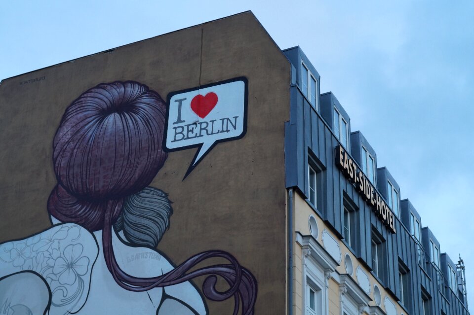 Building street art graffiti