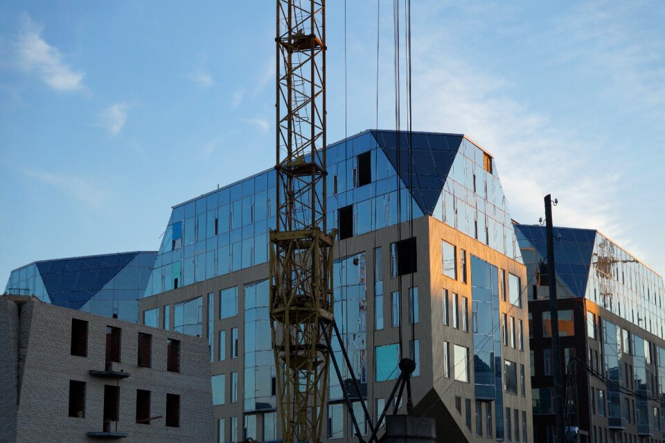 Building home construction crane