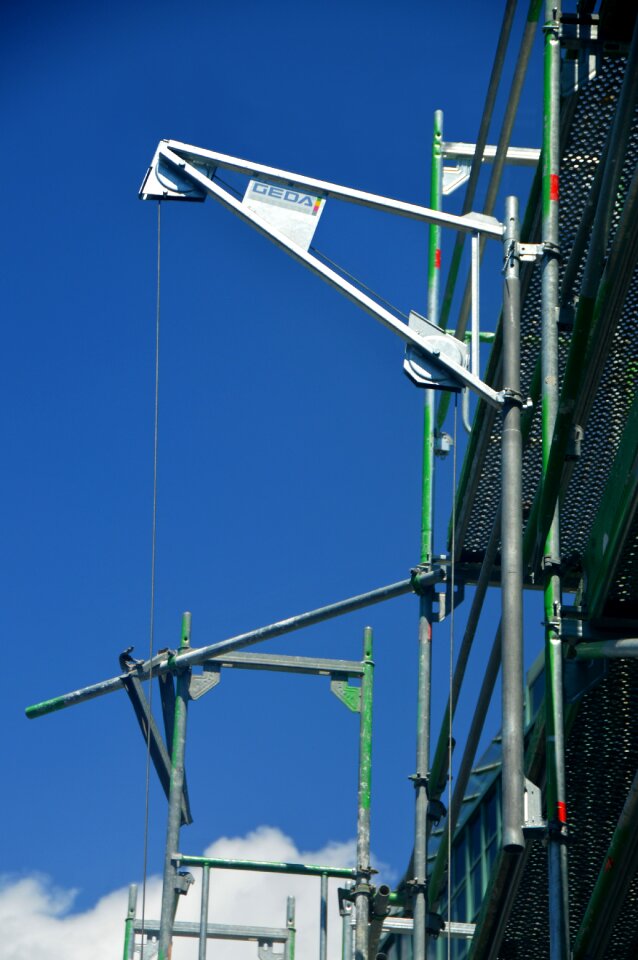 Crane freight elevator scaffold
