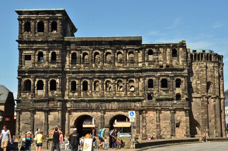 Port city ​​gate history