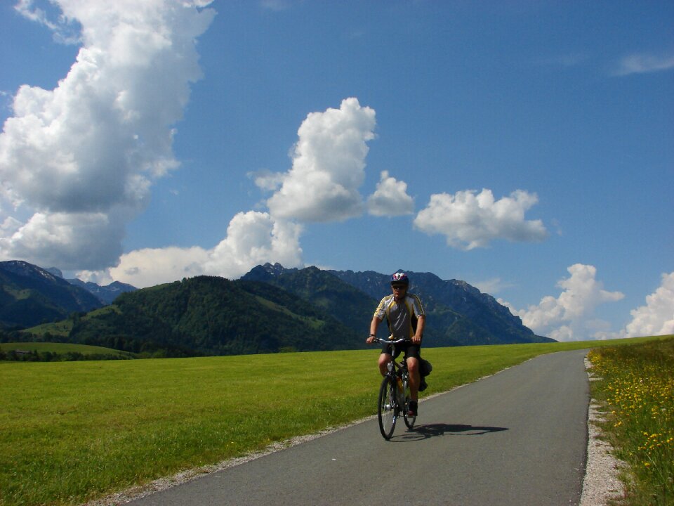 Wheel bicycles cyclists
