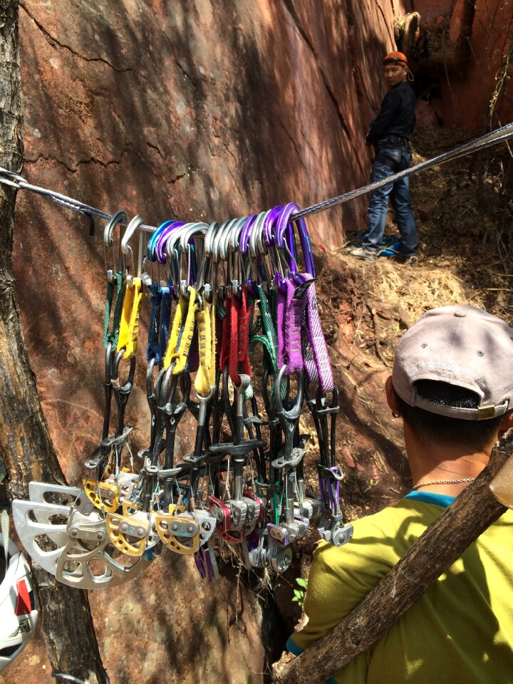 Climbing laojunshan traditional rock climbing climbing equipment