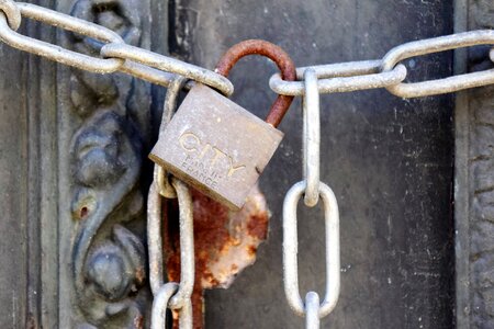 Metal door chain