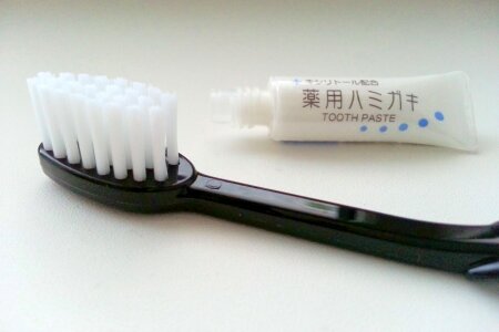 Teeth white brush