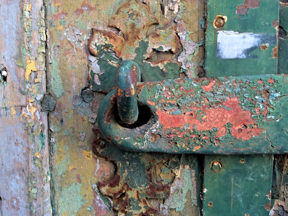 Fitting door handle rusted