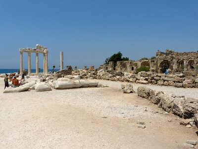 Antiquity columnar building