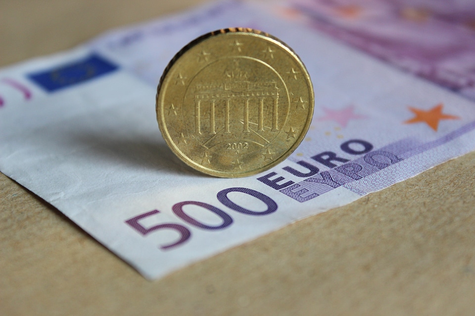 Cash loose change currency