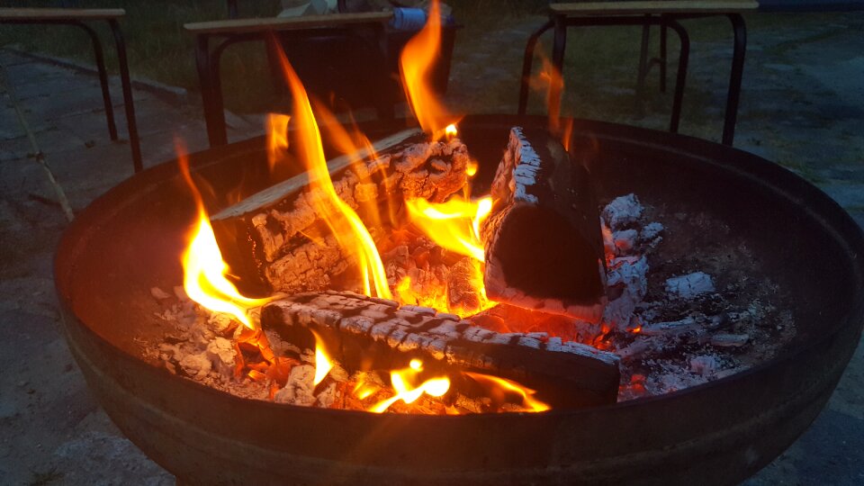 Wood flame lighting