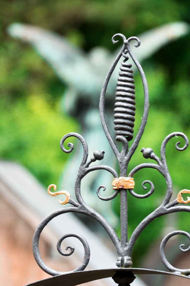 Gilded grave cemetery