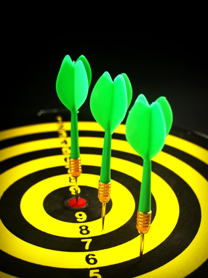 Dartboard aim focus