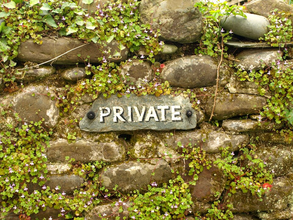 Shield note sign
