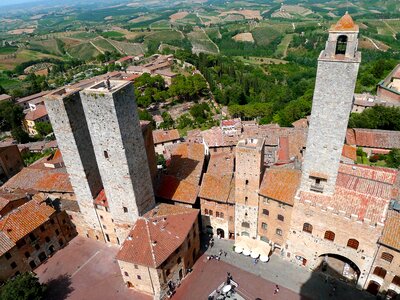 Tuscan small town medieval stadtkern city ​​of towers photo
