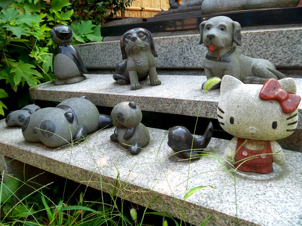 Hello kitty sculpture