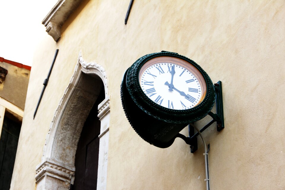Clock ad clock face
