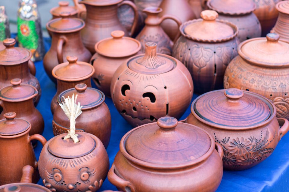 Glinynyj jugs cups