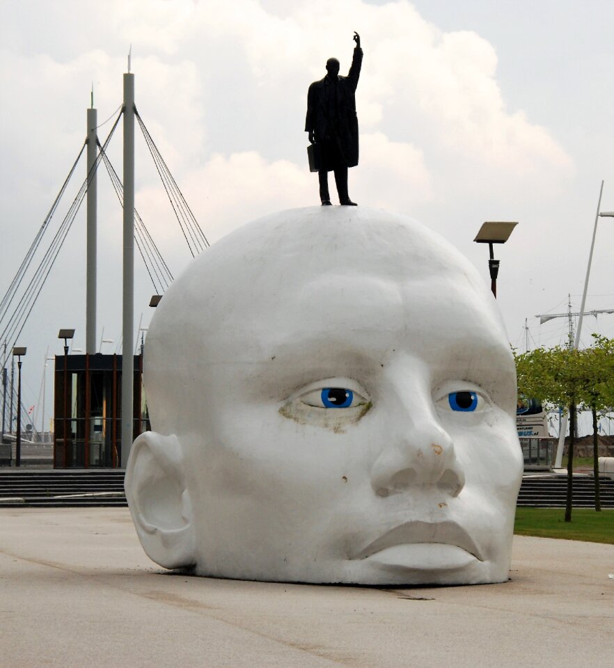Work of art image enormous
