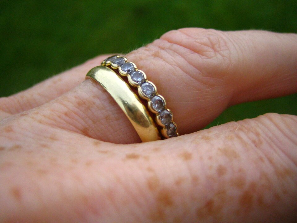 Gold ring zirconia connectedness