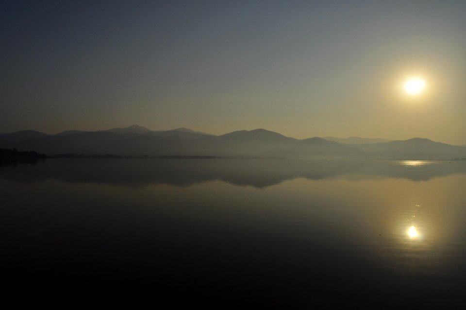 Water mountain horizon