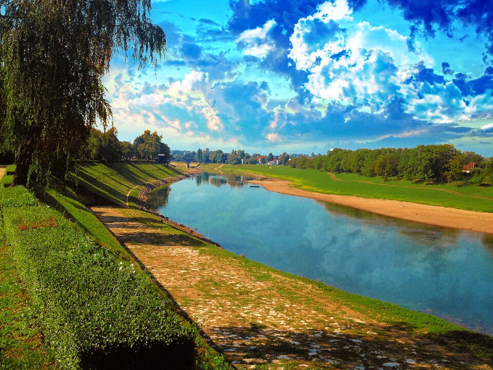 Riverlandscpe curve dramatic