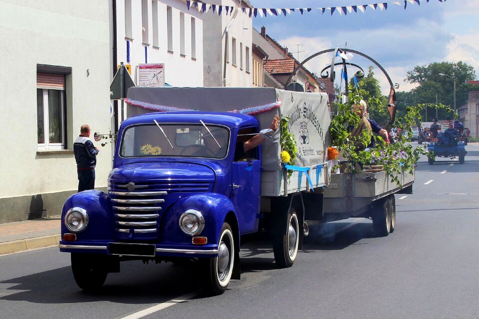 Transport traffic platform truck