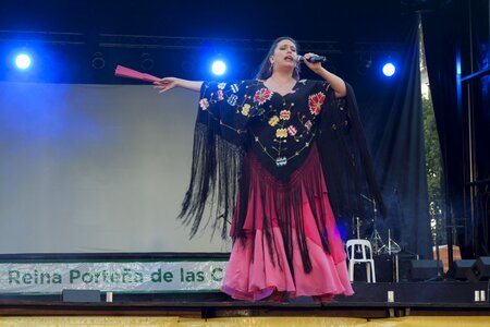 Singer spanish festival photo