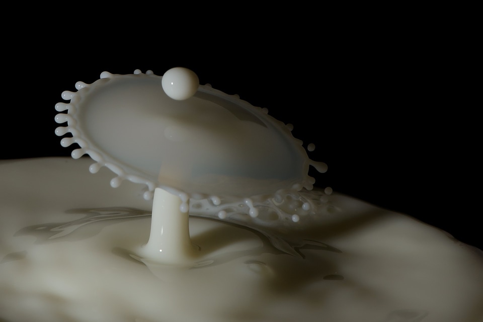 Splashing splashes liquids