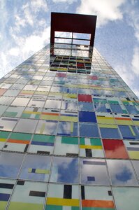 Building mirroring modern