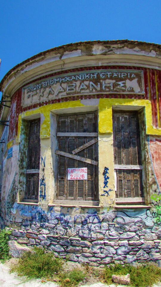 Building vintage abandoned