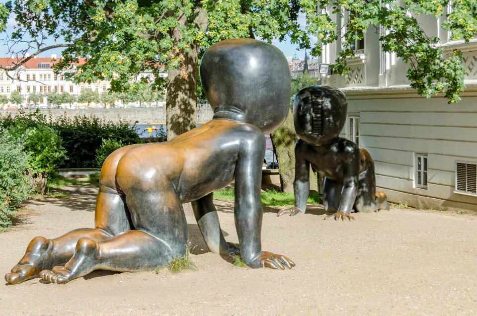 Bronze statue crawl