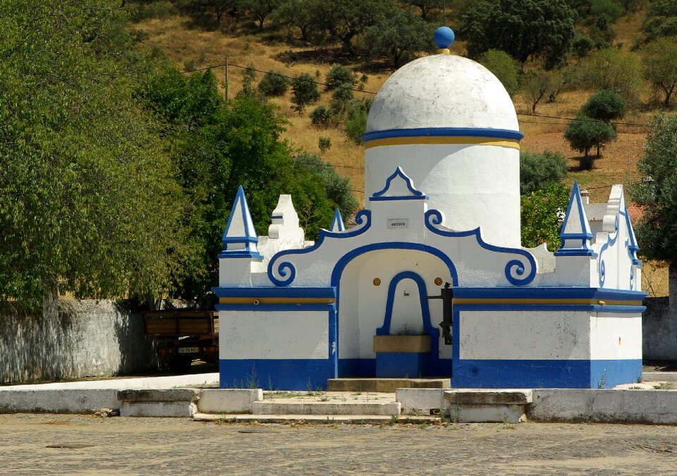 Fountain spring water source