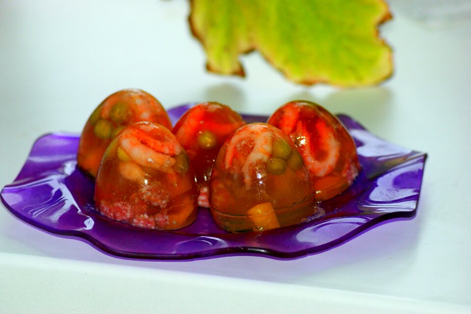 Plate gelatin food