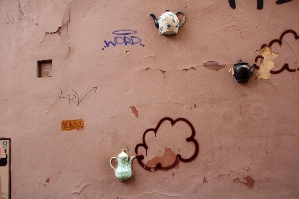 Teapot half grafitti