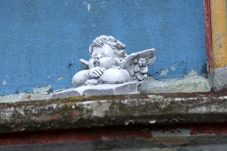 Cherub monument church
