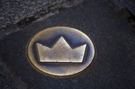 Garnish crown walkway