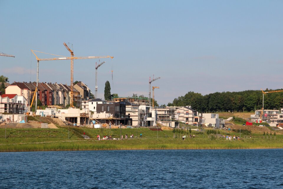 Construction section first crane