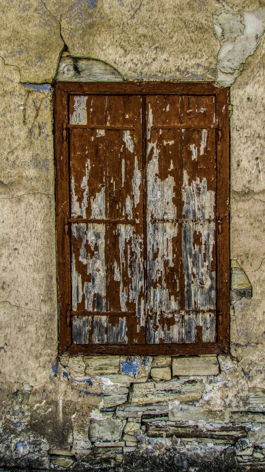 Decay wear wooden