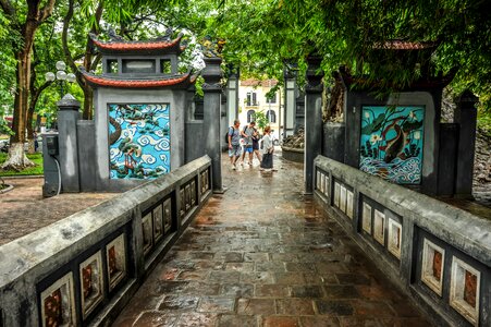 Travel water pagoda
