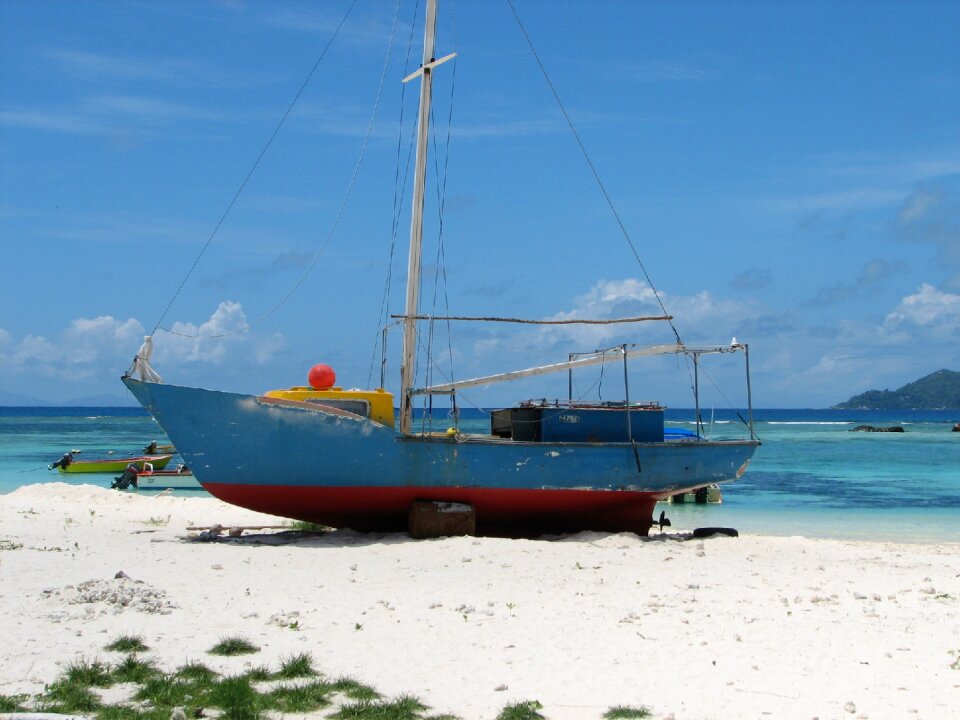 Boat beach photo