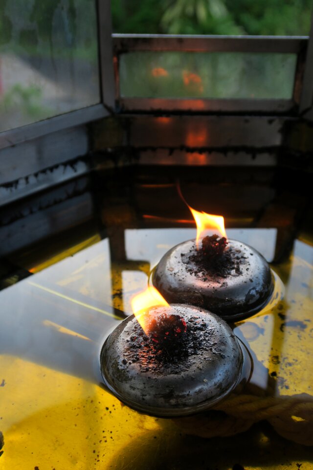 Oil lamp light oil