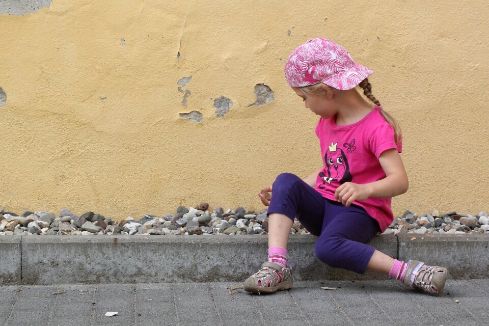 Play play outside stones