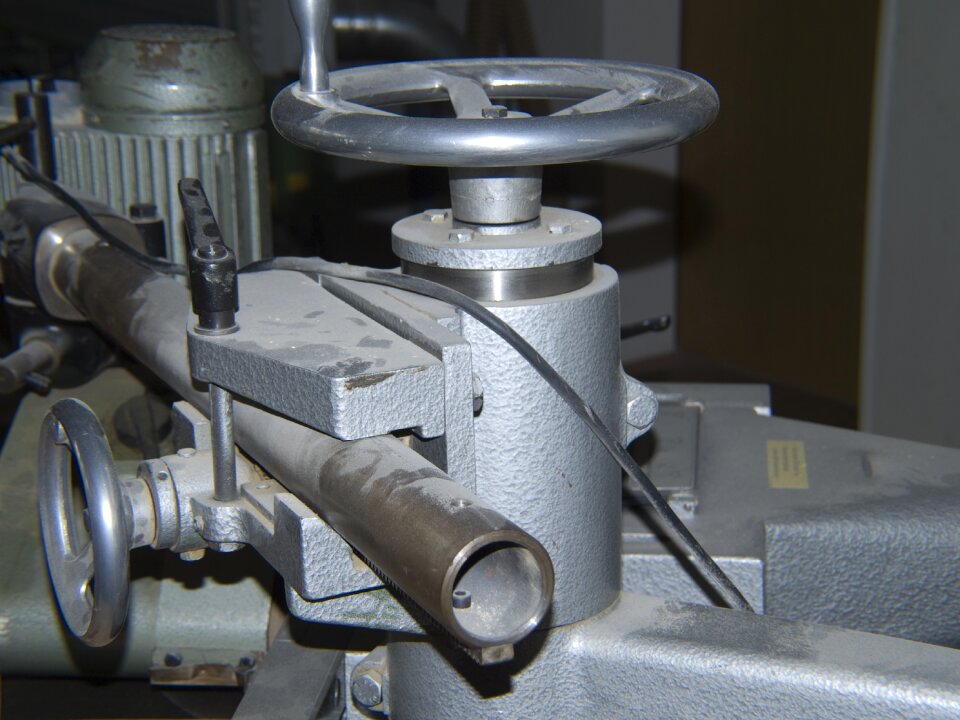 Tube capping metal